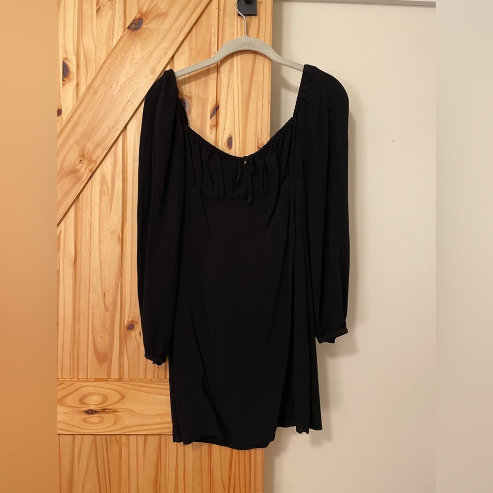Aritzia long sleeve black dress size XS worn once